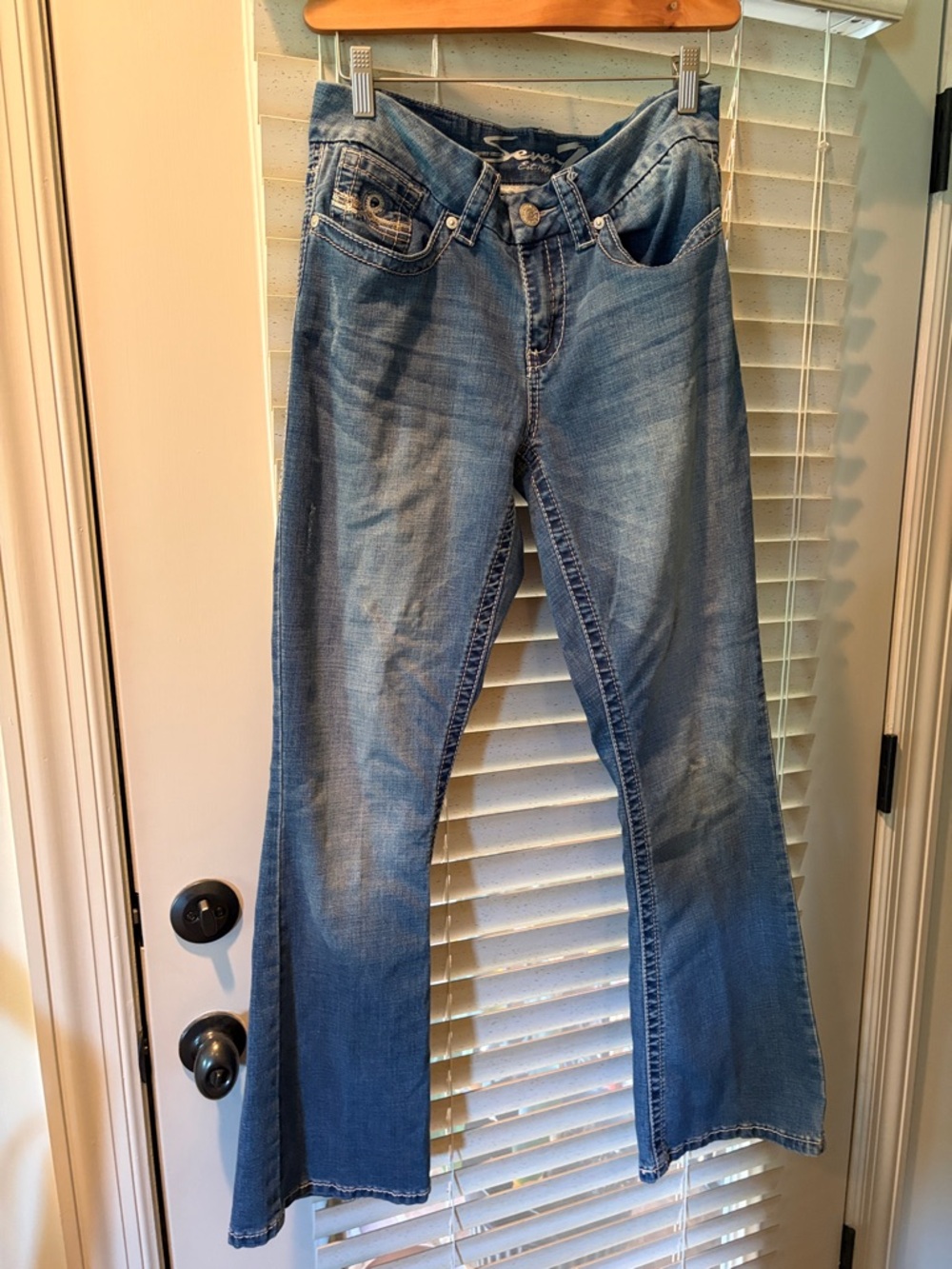 Seven7 Women's Medium Blue Flared Jeans
